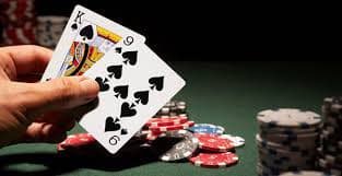 678pet iOS APP ကို iPhone မှ ဒေါင်းလုဒ်ပြီး slot games ကစားနေသောမြင်ကွင်း